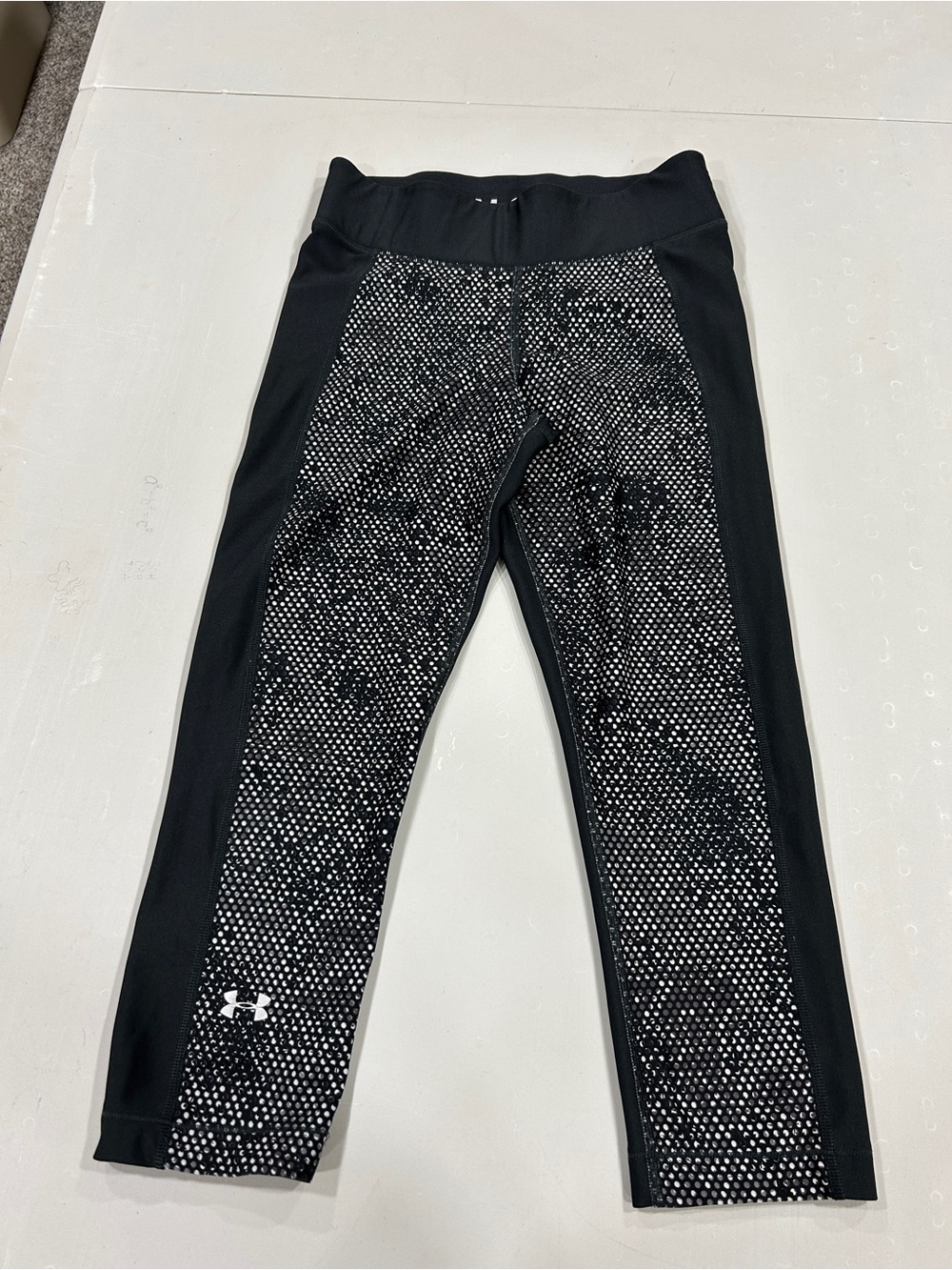 Under Armour Women's Black Dot-Print Active Leggings-inseam 18 inches